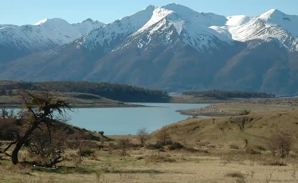 Cerro Cristal and Patagonian landscape with a lake near El Calafate, Argentina.